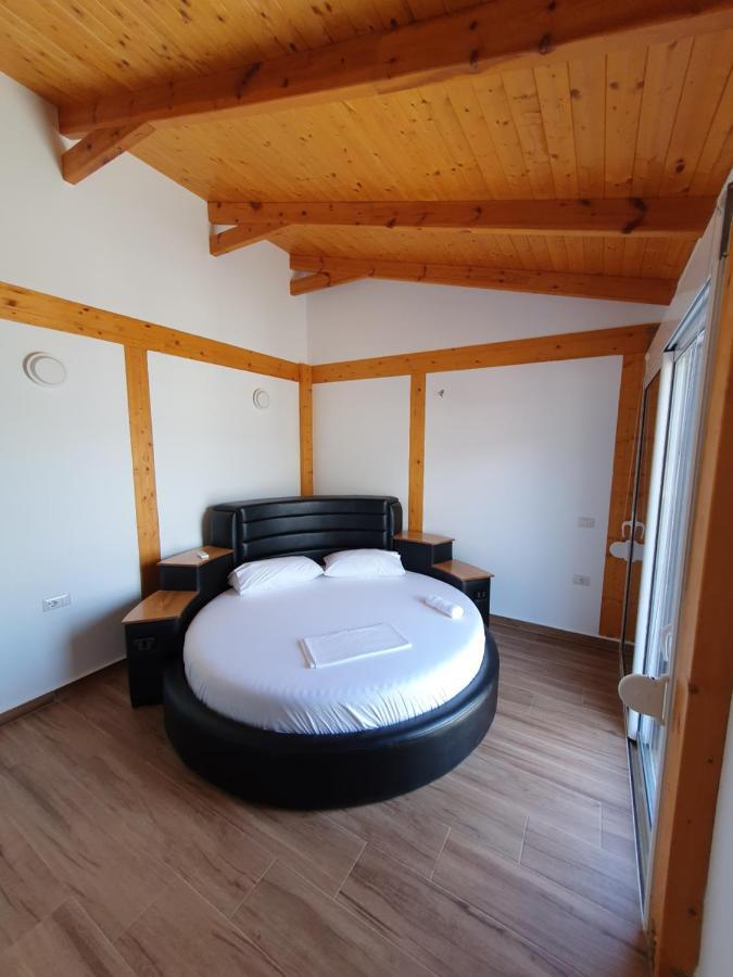 Klajdi Apartment